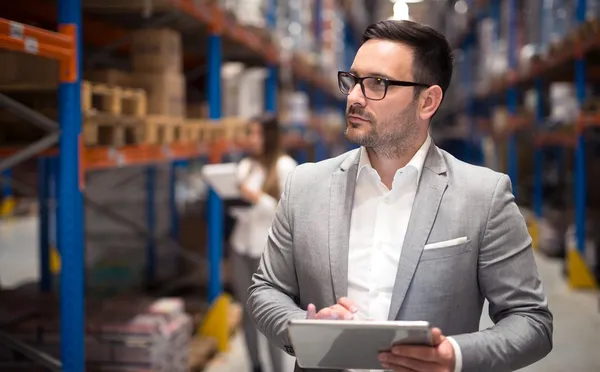How Machine Learning Enhances Supply Chain Efficiency